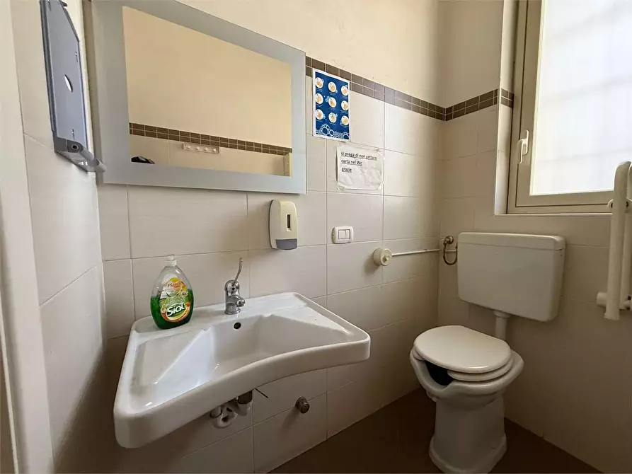 Immagine 10 di Negozio in affitto  in Viale Tica a Siracusa