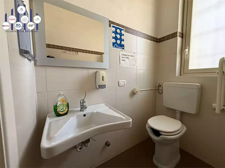 Immagine 10 di Negozio in affitto  in Viale Tica a Siracusa