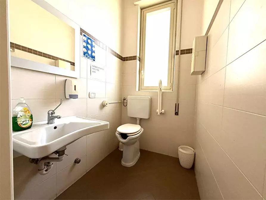 Immagine 11 di Negozio in affitto  in Viale Tica a Siracusa