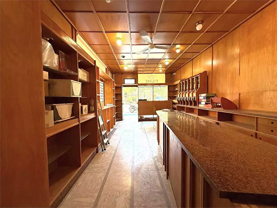 Immagine 13 di Negozio in affitto  in Viale Tica a Siracusa