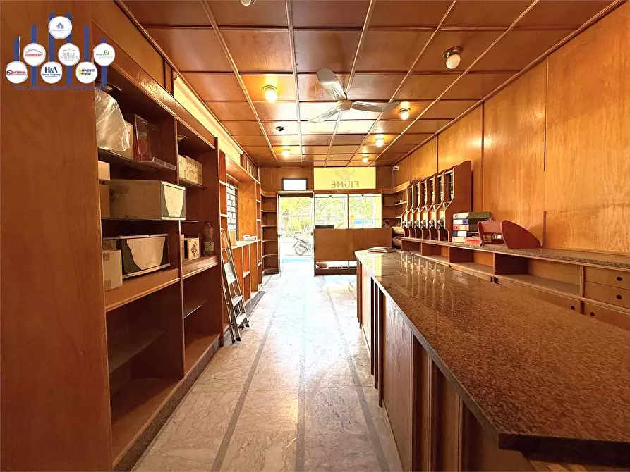 Immagine 13 di Negozio in affitto  in Viale Tica a Siracusa