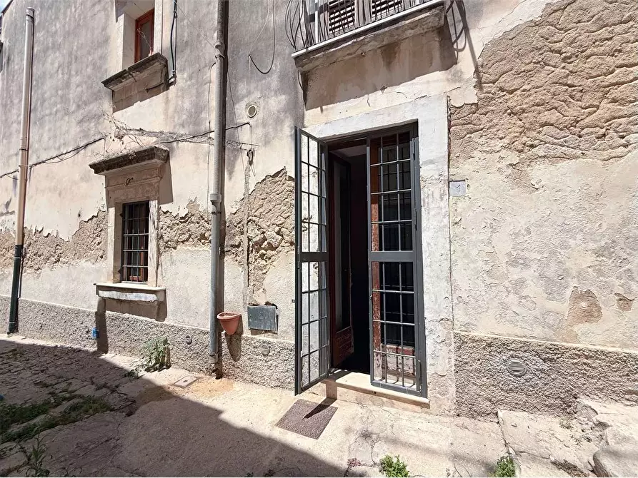 Immagine 15 di Appartamento in vendita  in Via Giovanni Aurispa a Noto