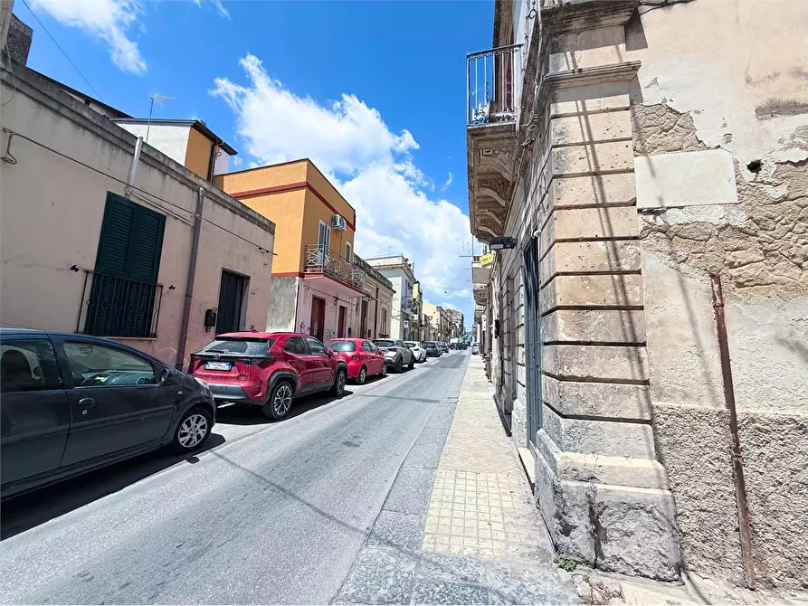 Immagine 2 di Negozio in vendita  in Via Giovanni Aurispa a Noto