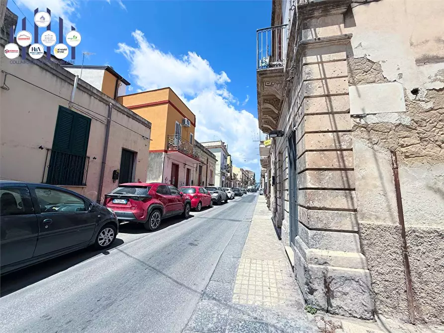 Immagine 2 di Negozio in vendita  in Via Giovanni Aurispa a Noto