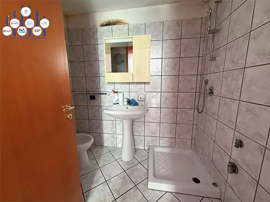 Immagine 3 di Negozio in vendita  in Via Giovanni Aurispa a Noto