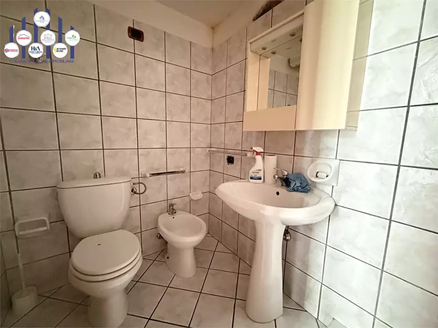 Immagine 4 di Negozio in vendita  in Via Giovanni Aurispa a Noto