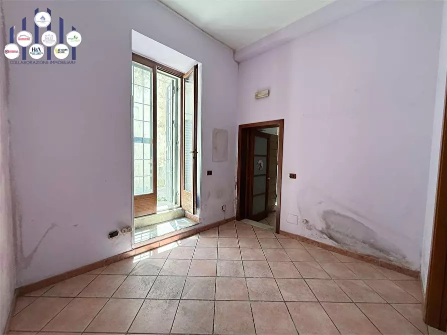 Immagine 14 di Negozio in vendita  in Via Giovanni Aurispa a Noto