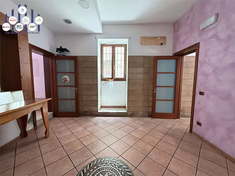 Immagine 17 di Negozio in vendita  in Via Giovanni Aurispa a Noto