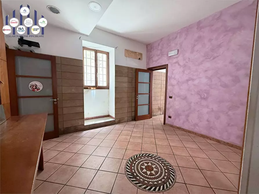 Immagine 18 di Negozio in vendita  in Via Giovanni Aurispa a Noto