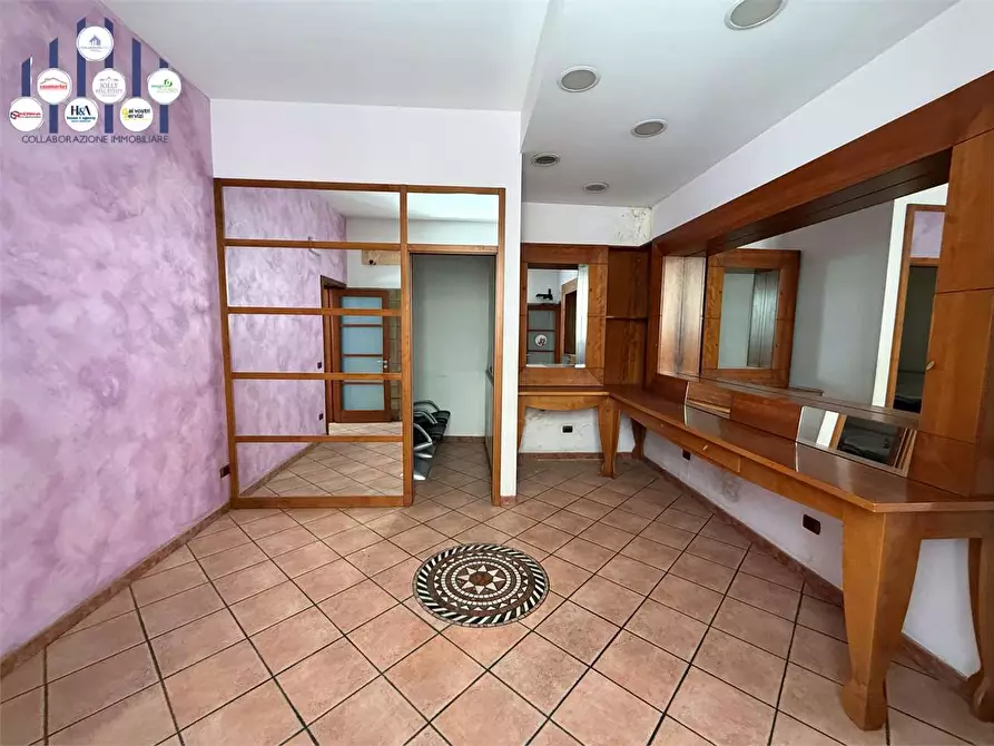 Immagine 19 di Negozio in vendita  in Via Giovanni Aurispa a Noto