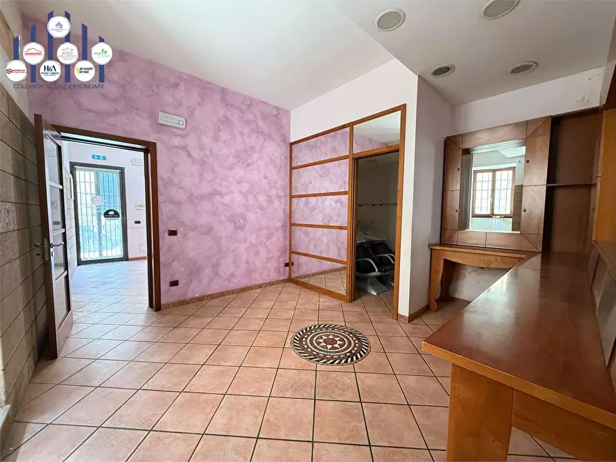 Immagine 21 di Negozio in vendita  in Via Giovanni Aurispa a Noto