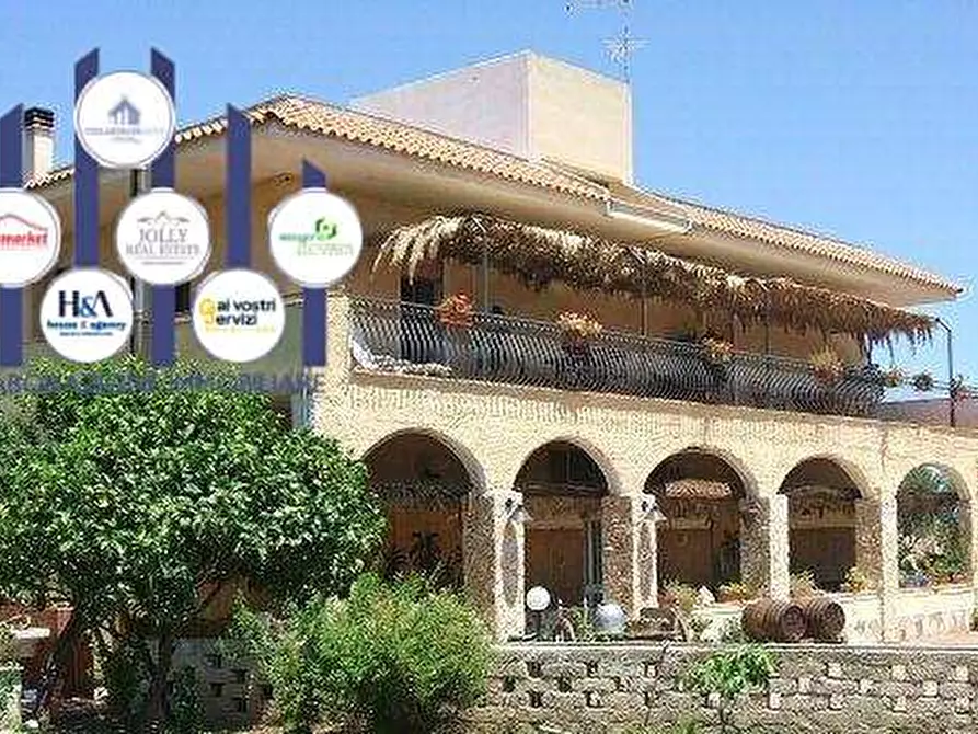 Immagine 1 di Villa in vendita  in contrada spinagallo a Siracusa