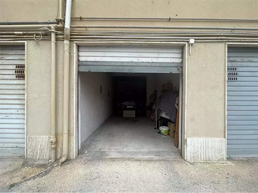 Immagine 3 di Garage in vendita  in Via Filisto 110 a Siracusa