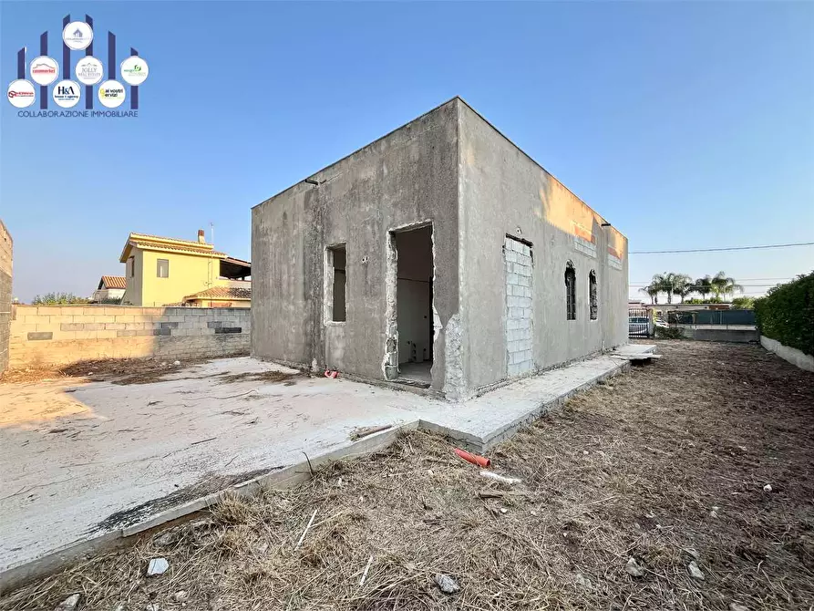 Immagine 1 di Villa in vendita  in via panarea a Siracusa