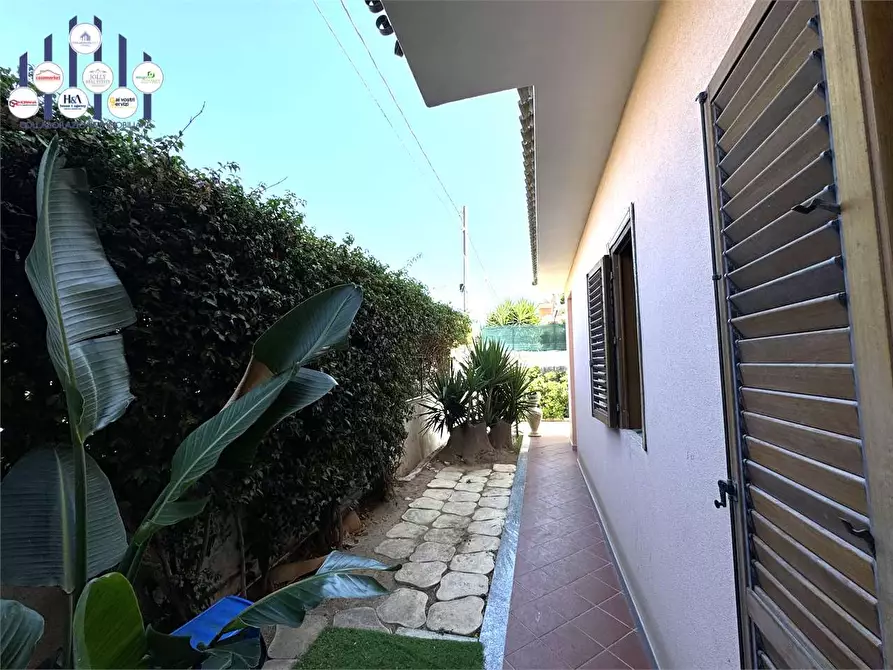 Immagine 1 di Villetta a schiera in vendita  in Via butera a Siracusa