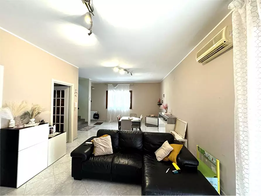 Immagine 11 di Villetta a schiera in vendita  in Via butera a Siracusa