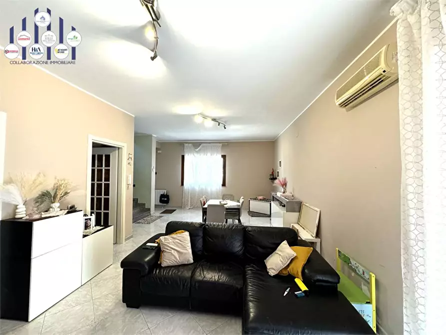 Immagine 11 di Villetta a schiera in vendita  in Via butera a Siracusa