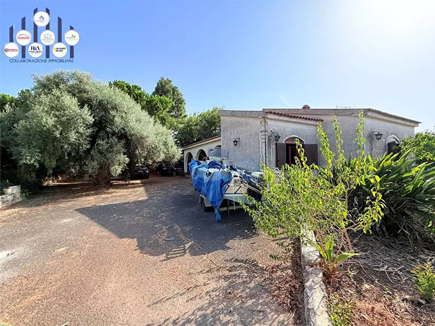 Immagine 3 di Villa in vendita  in Via Isola a Siracusa