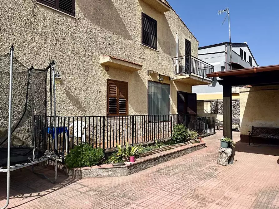 Immagine 3 di Casa bifamiliare in vendita  in Via Modica a Siracusa
