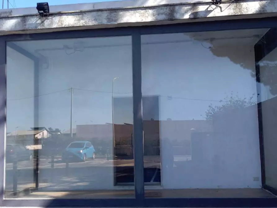 Immagine 4 di Negozio in affitto  in Viale Epipoli a Siracusa