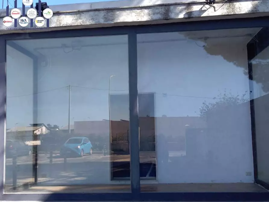 Immagine 4 di Negozio in affitto  in Viale Epipoli a Siracusa