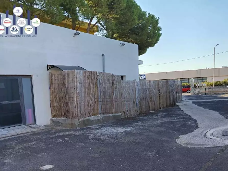 Immagine 7 di Negozio in affitto  in Viale Epipoli a Siracusa