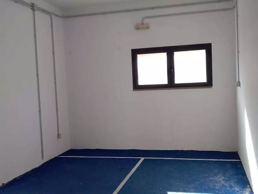 Immagine 10 di Negozio in affitto  in Viale Epipoli a Siracusa