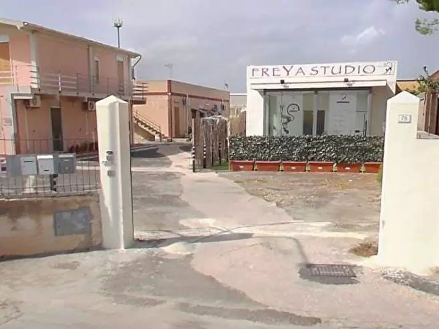 Immagine 1 di Negozio in affitto  in Viale Epipoli a Siracusa