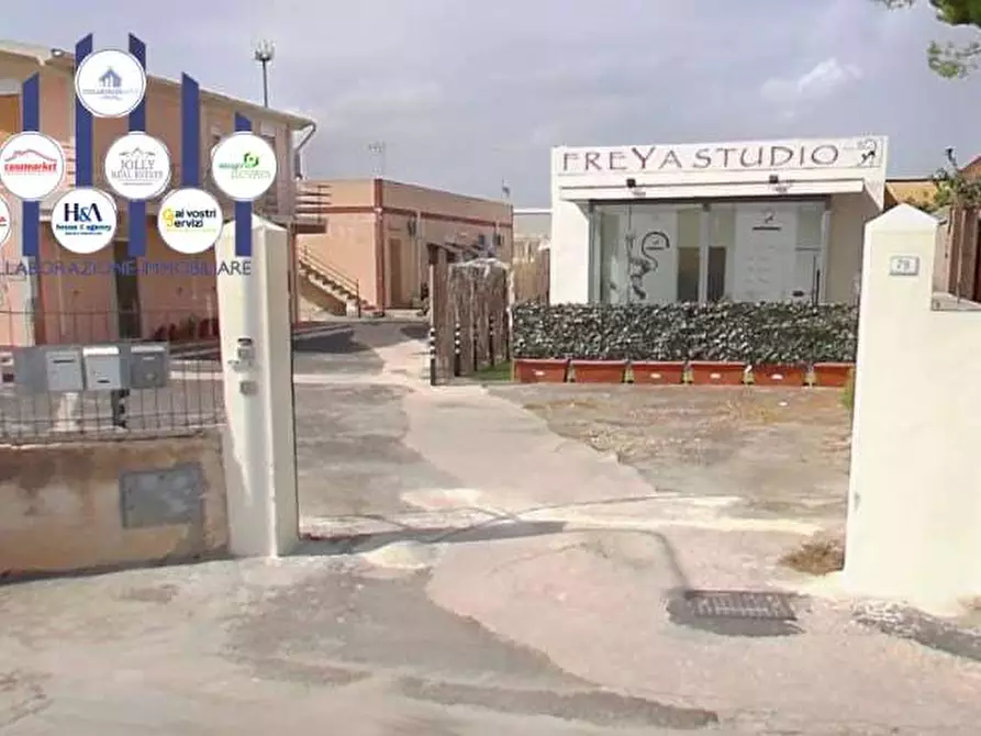 Immagine 1 di Negozio in affitto  in Viale Epipoli a Siracusa