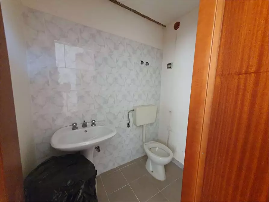 Immagine 3 di Magazzino in affitto  in Via Santa Maria Croce Camerina a Siracusa