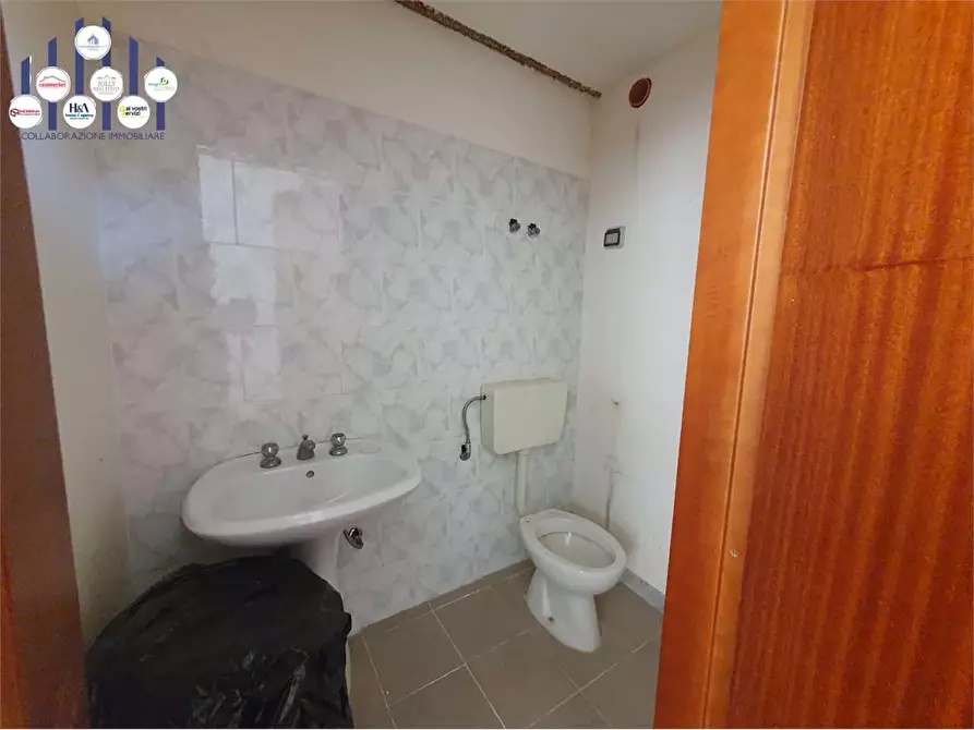 Immagine 3 di Magazzino in affitto  in Via Santa Maria Croce Camerina a Siracusa