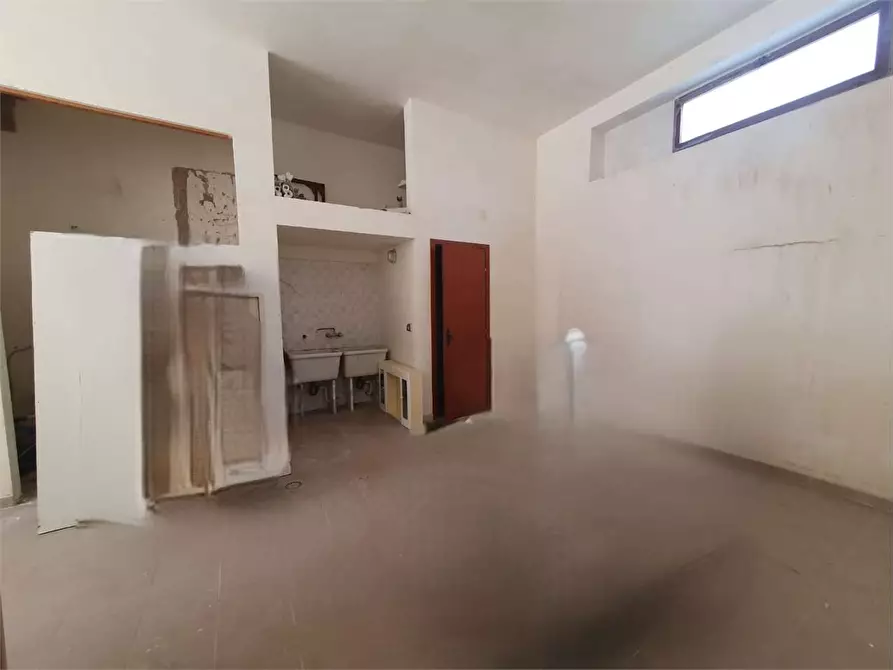 Immagine 4 di Magazzino in affitto  in Via Santa Maria Croce Camerina a Siracusa