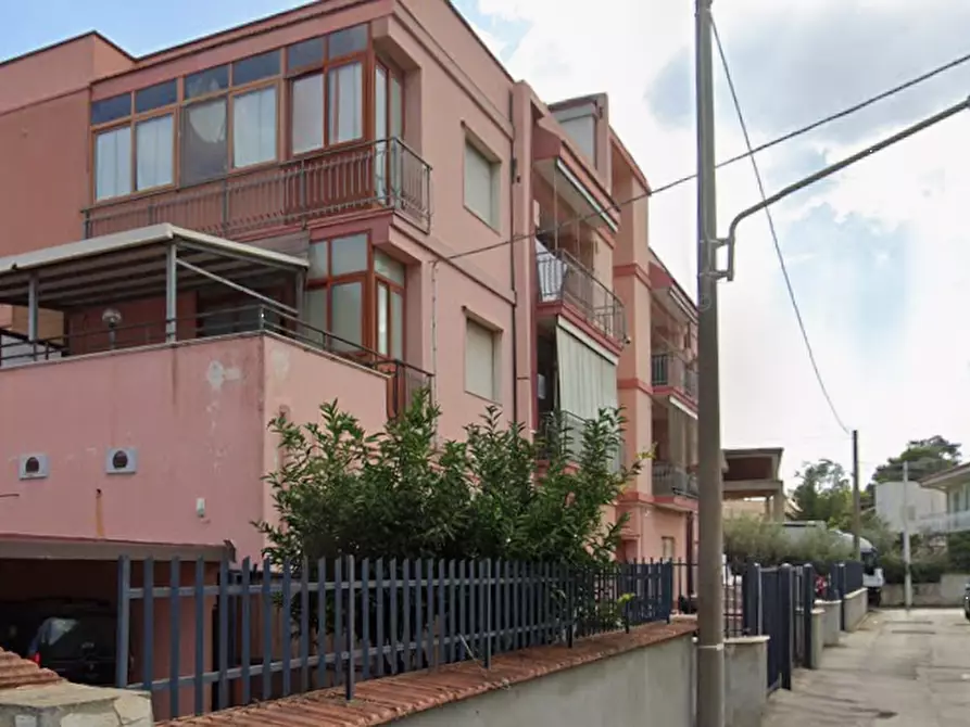 Immagine 1 di Magazzino in affitto  in Via Santa Maria Croce Camerina a Siracusa