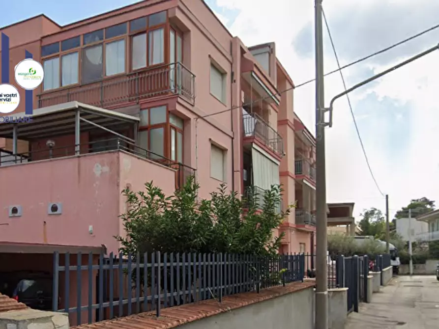 Immagine 1 di Magazzino in affitto  in Via Santa Maria Croce Camerina a Siracusa