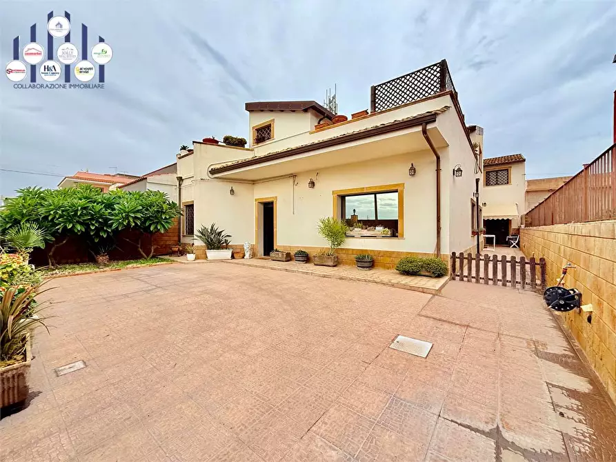 Immagine 1 di Villa in vendita  in Viale Epipoli a Siracusa