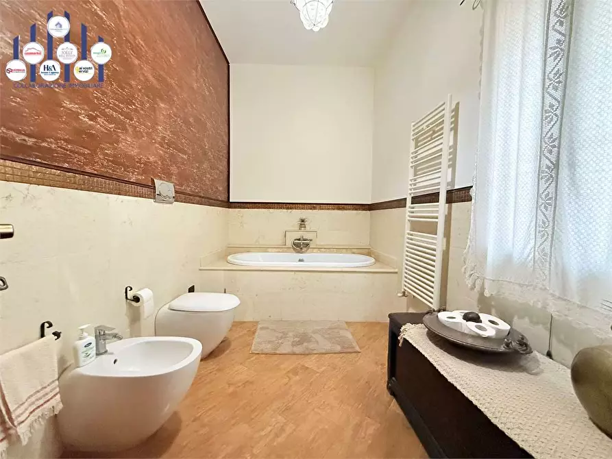 Immagine 36 di Villa in vendita  in Viale Epipoli a Siracusa