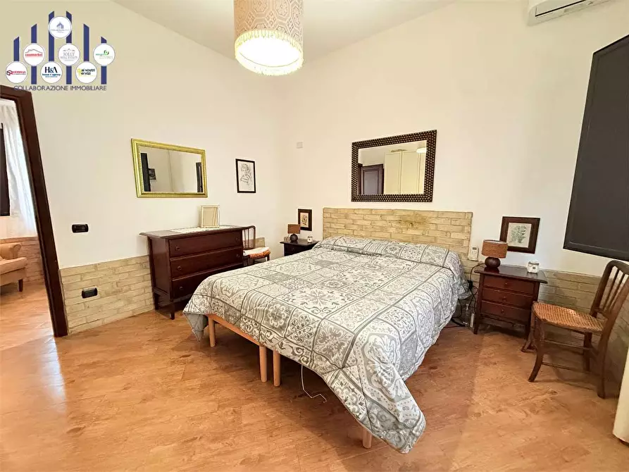 Immagine 39 di Villa in vendita  in Viale Epipoli a Siracusa