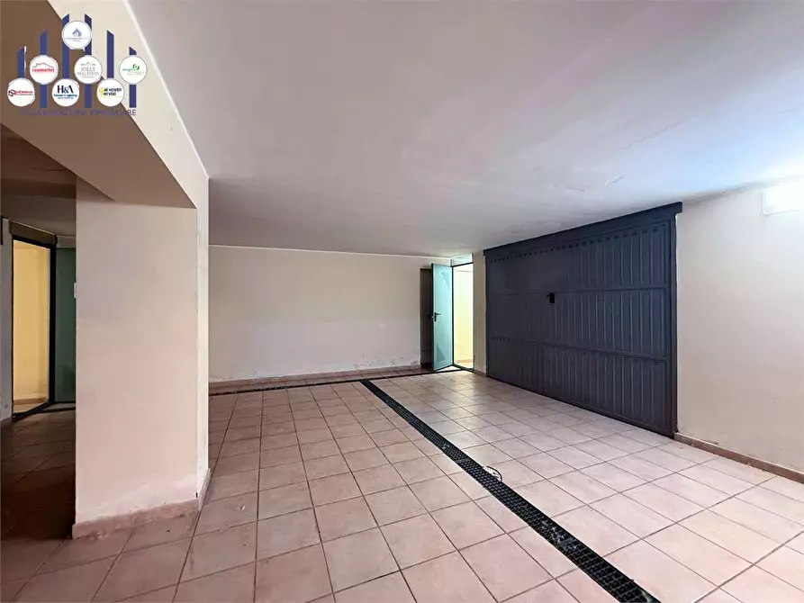 Immagine 4 di Garage in vendita  in VIA BORDONARO a Floridia