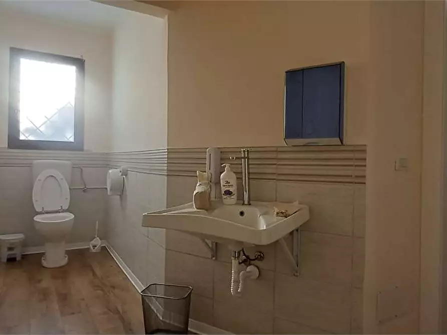 Immagine 10 di Negozio in vendita  a Siracusa