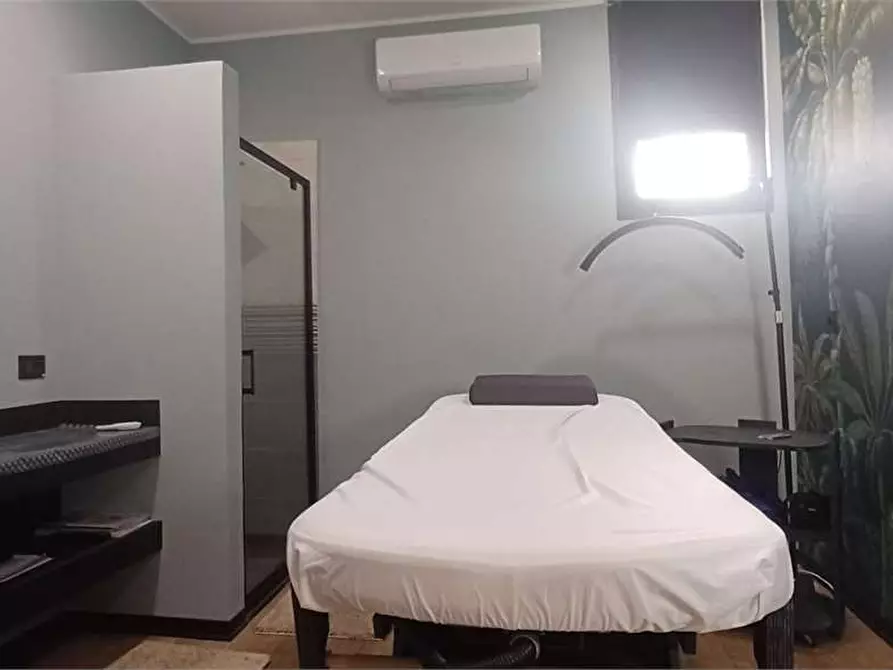 Immagine 11 di Negozio in vendita  a Siracusa