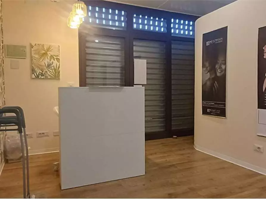 Immagine 1 di Negozio in vendita  a Siracusa