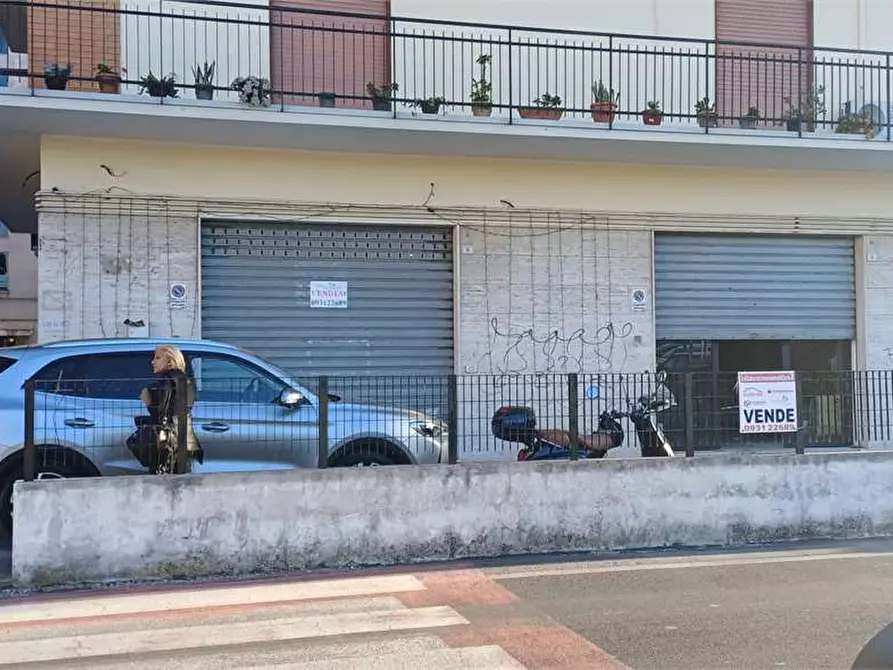Immagine 25 di Negozio in vendita  a Siracusa