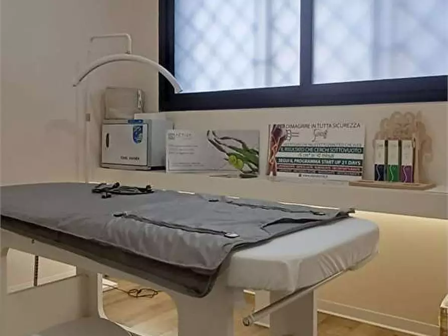 Immagine 26 di Negozio in vendita  a Siracusa