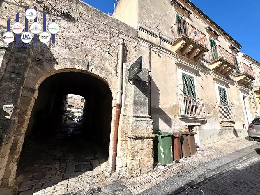 Immagine 2 di Stabile in vendita  in Via Saffi a Noto