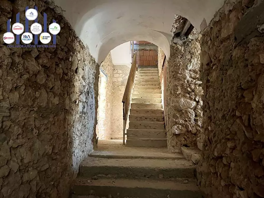 Immagine 4 di Stabile in vendita  in Via Saffi a Noto