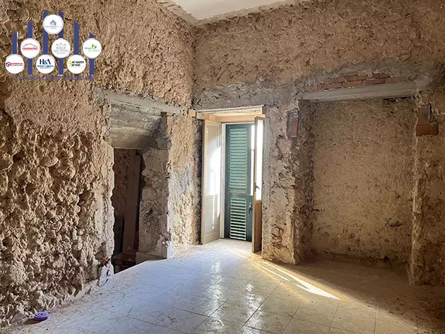 Immagine 6 di Stabile in vendita  in Via Saffi a Noto