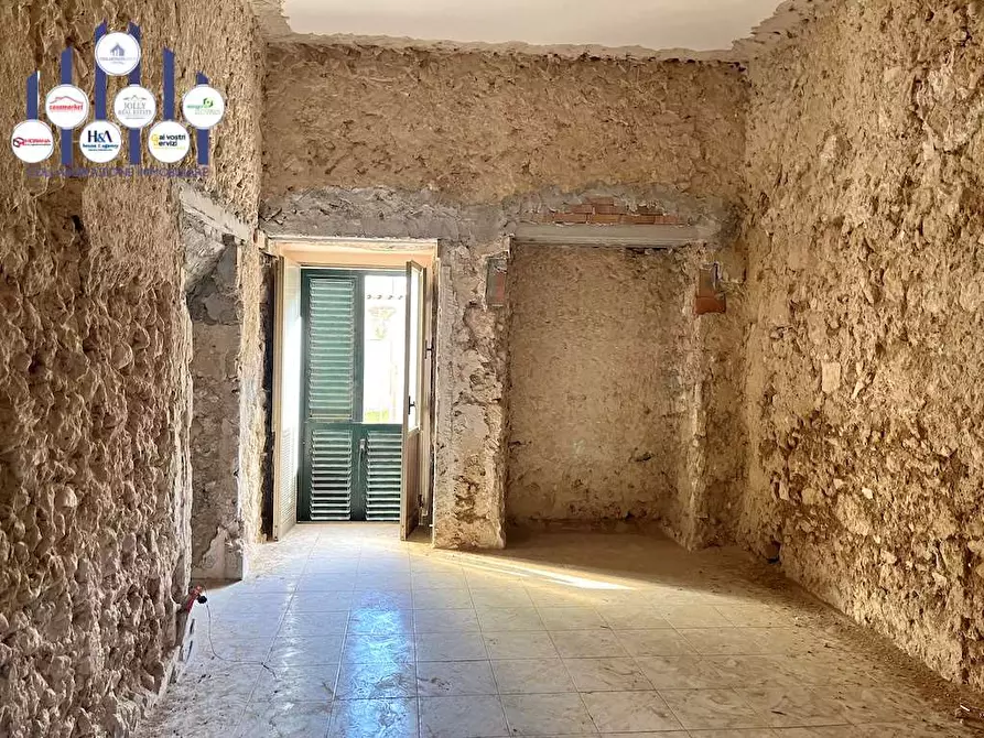 Immagine 7 di Stabile in vendita  in Via Saffi a Noto