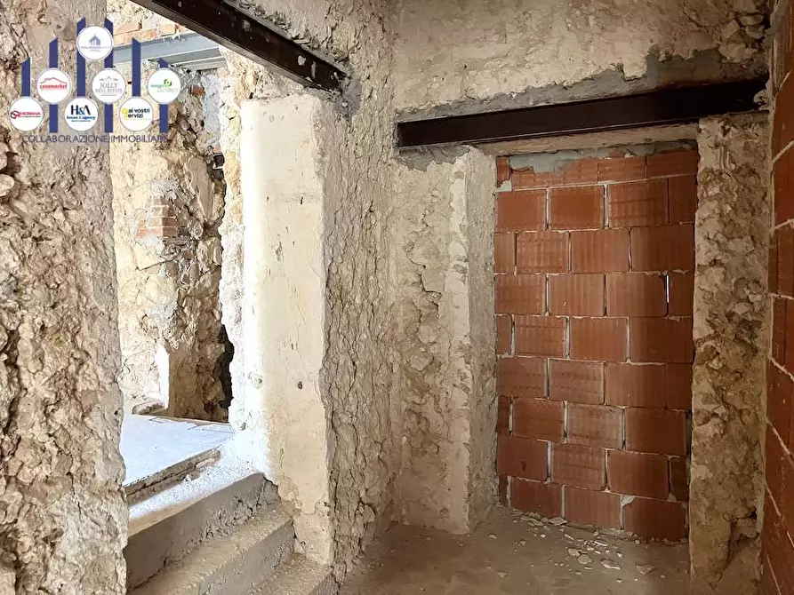 Immagine 8 di Stabile in vendita  in Via Saffi a Noto