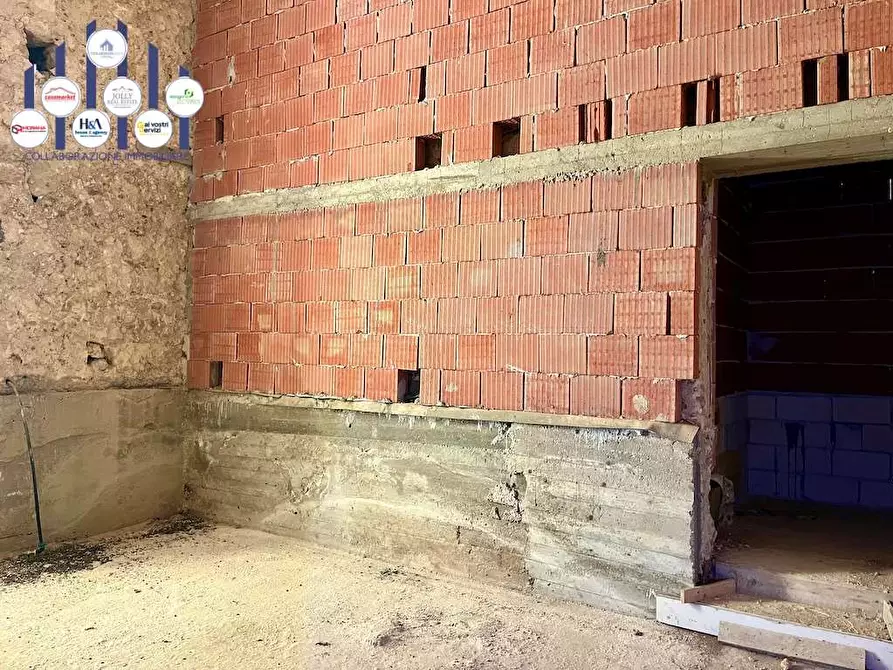 Immagine 11 di Stabile in vendita  in Via Saffi a Noto