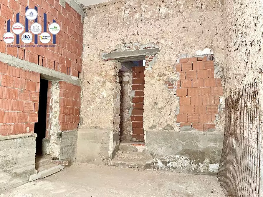 Immagine 13 di Stabile in vendita  in Via Saffi a Noto